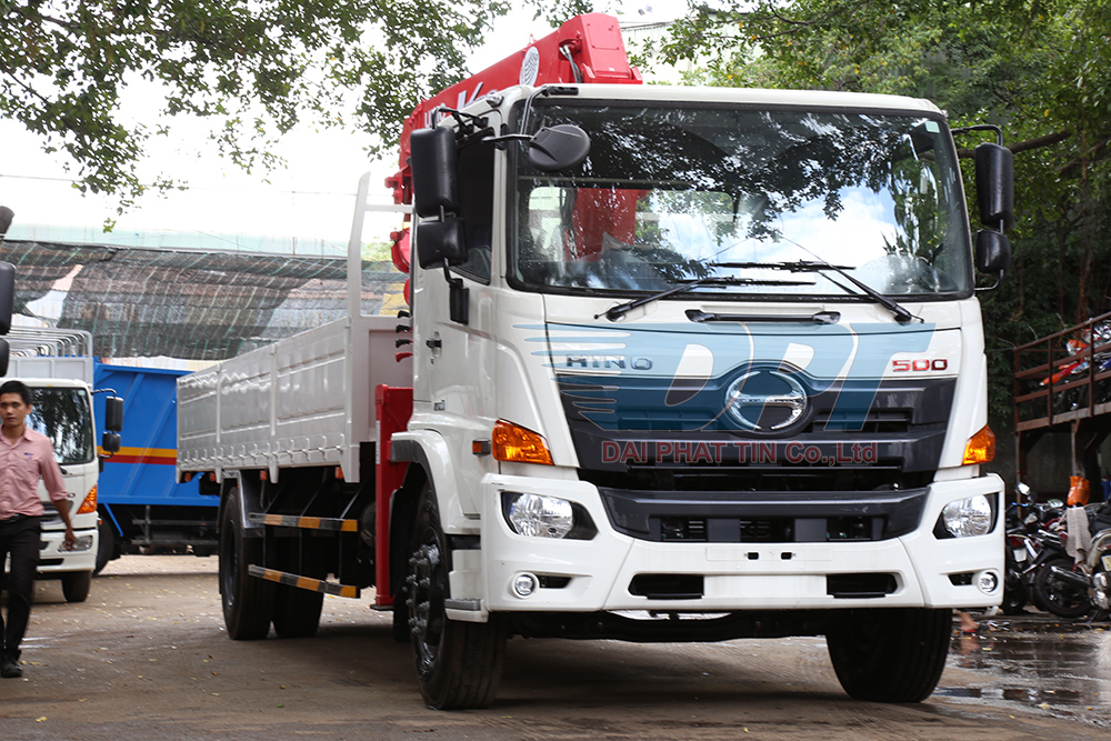 Hãy cùng khám phá chiếc xe tải cẩu Hino FG8JP7A gắn cẩu Unic URV555 với khả năng nâng hạ hàng hóa mạnh mẽ và linh hoạt. Với thiết kế thông minh, chất lượng tốt và hiệu suất vận hành cao, xe tải cẩu Hino sẽ là sự lựa chọn tuyệt vời cho các hoạt động vận chuyển của bạn.
