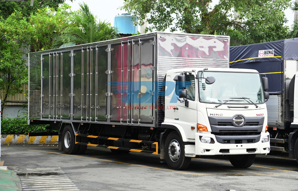 XE TẢI HINO 8 TẤN EURO 5 - HINO FG8JT8A THÙNG KÍN DÀI 10 MÉT 6 CỬA HÔNG