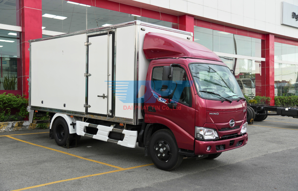 XE TẢI 1 TẤN 9 HINO XZU650L THÙNG KÍN BỬNG NÂNG