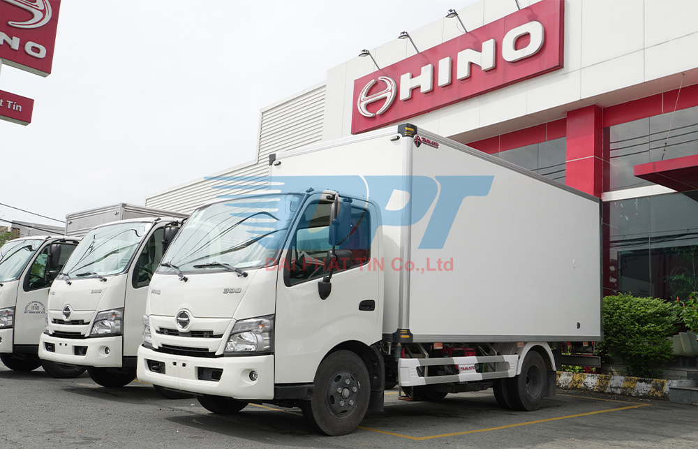 HINO XZU710 THÙNG BẢO ÔN TRANG BỊ HỆ THỐNG SỤC OXY